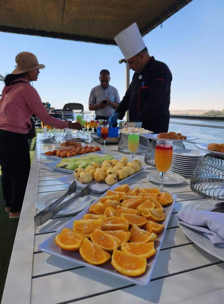 Five Star Nile Cruise From Aswan To Luxor Hotel Buitenkant foto